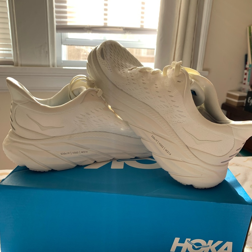 Women’s Hoka Clifton 8 size 7 in white